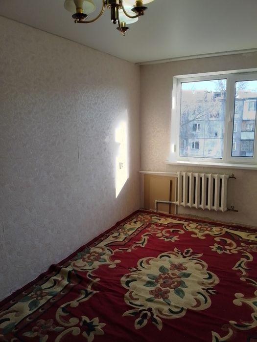 7 микрорайоне продам2 комната квартиру