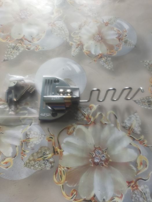 Швейная машина (оконтователь)