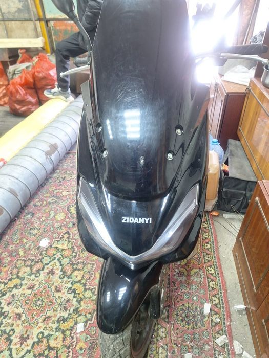 Продам. Скутер. Торг уместен.