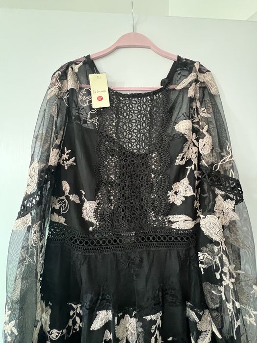 Страхотна нова рокля, бродирана дантела