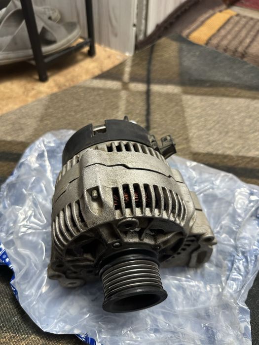 Продам два генератора passat b4