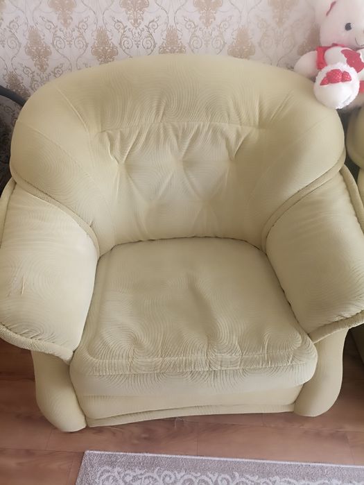 Мягкий уголок: диван, два кресло