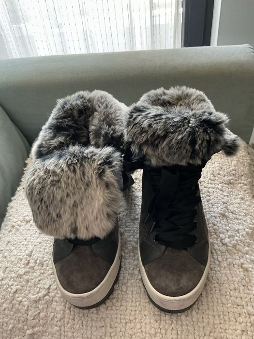 Ghete de piele intoarsa cu blanita decorativa si captusite cu blana 38