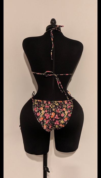 Costum de baie două piese, imprimeu floral – stil delicat & feminin
