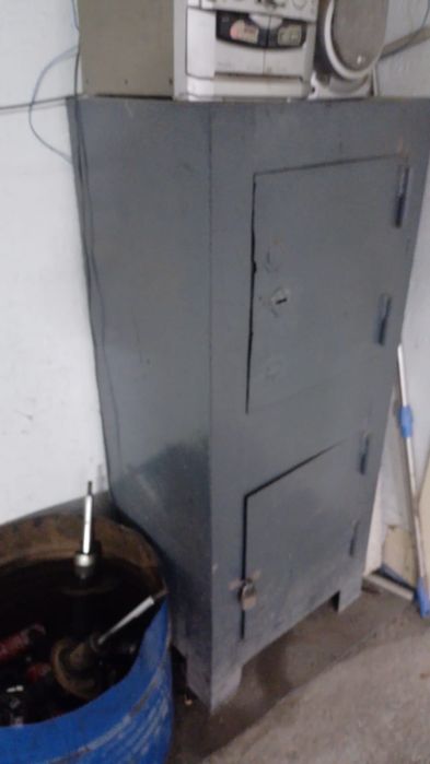 Сейф металлический