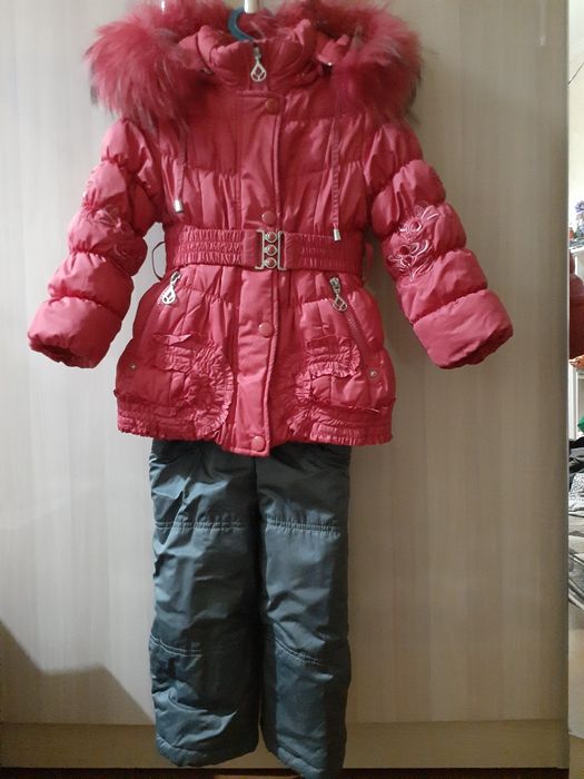 Продам зимний комбинезон на девочку