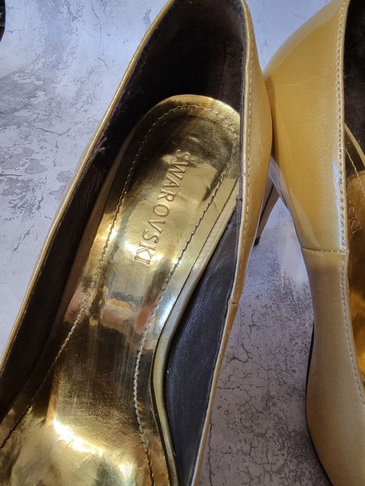 Шикарные туфли SWAROVSKI