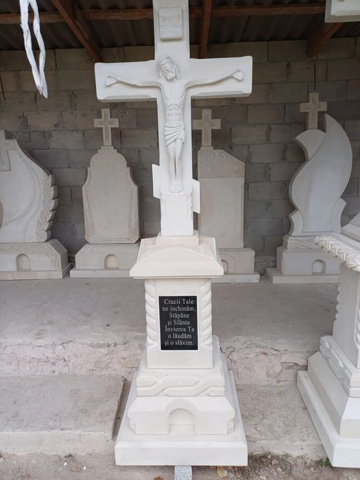 Lucrari funerare cavouri (cruci, morminte, monumente din piatra natura