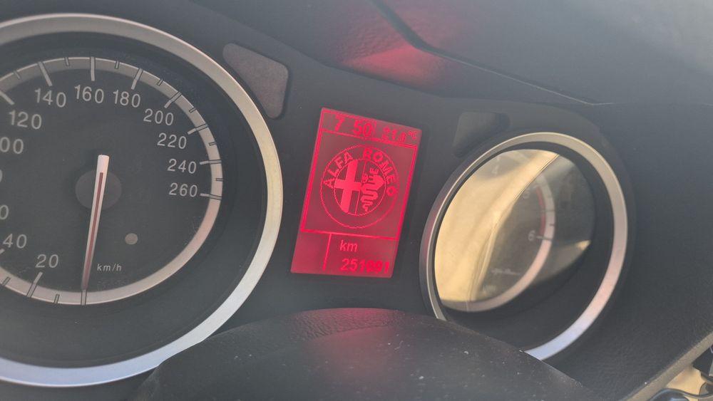 Vând Alfa Romeo 159