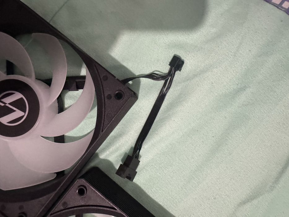 Ventilatoare argb reverse blade Lian li