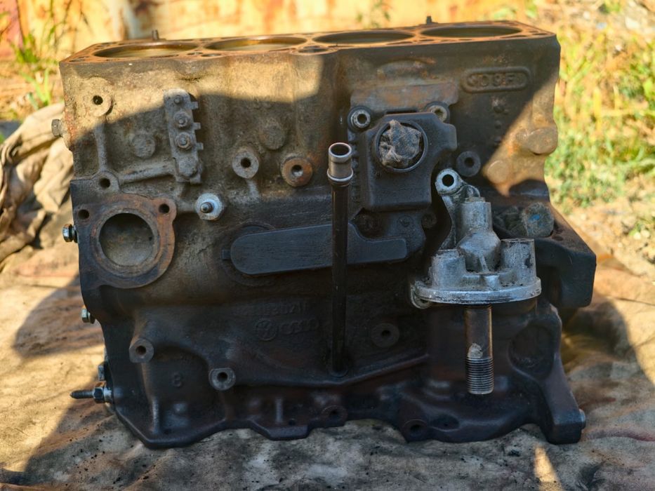Продам блок цилиндров audi 80 VW