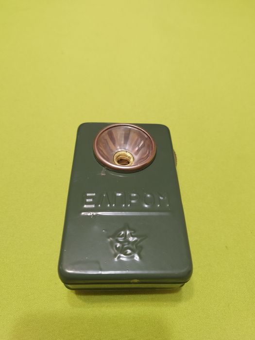 Продавам два фенера.