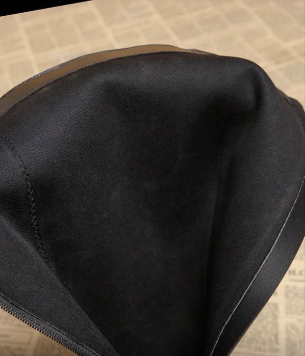 Високи черни остри ботуши с дебел ток