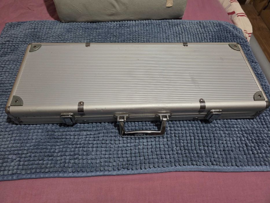 Set poker complet 300/500 jetoane + valiză aluminiu Poker Range
