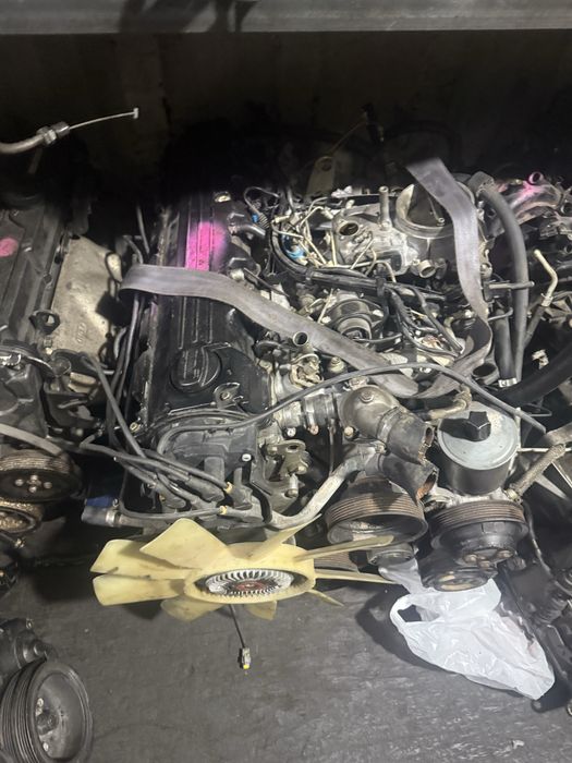 Мерседес-Е-300 двигатель 103 обем-3