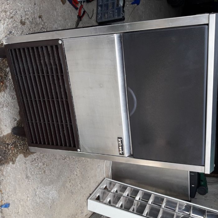 Полупрофесионален ледогенератор