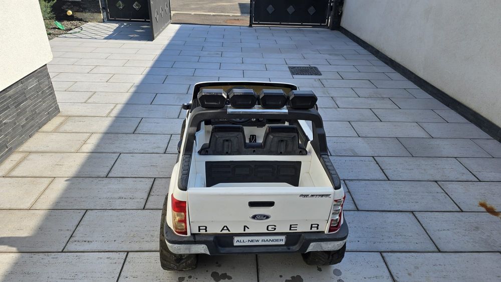 2 mașinuțe electrice copii pana la 8 ani