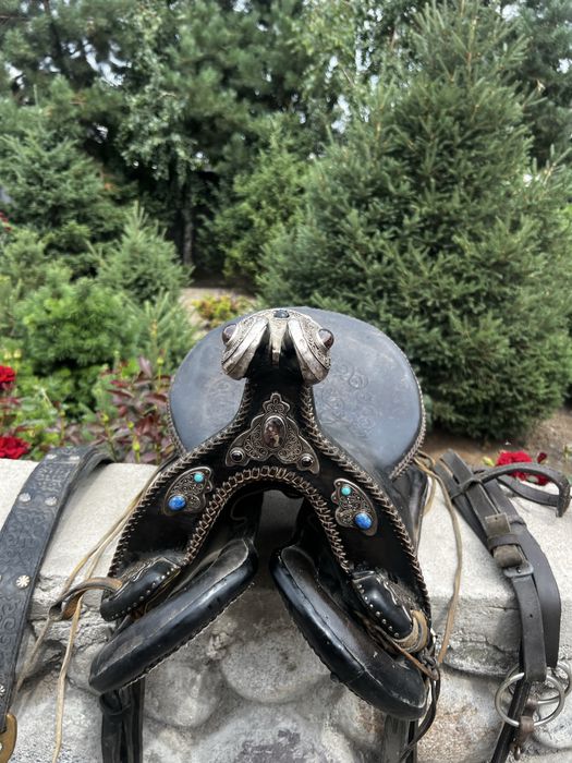 Седло коженное.