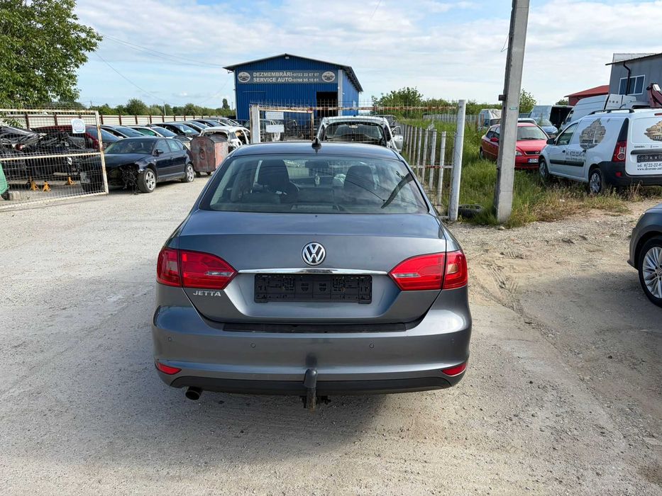 Dezmembrez VW Jetta MK6 1.2 TSI CBZB 105 cai cutie de viteze manuala cod LHY cod culoare LD7X 2011