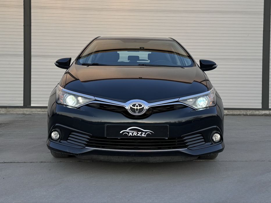 Toyoya Auris 1.6 D-4D Executive 2016 Facelift  Accept variante