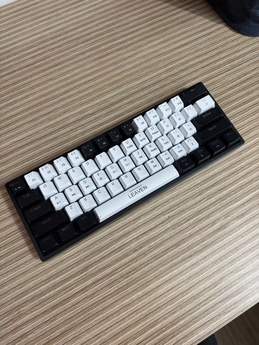 Продам клавиатуру, проводная type c