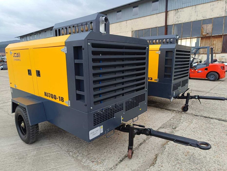 Продавам давам под наем мобилен винтов компресор