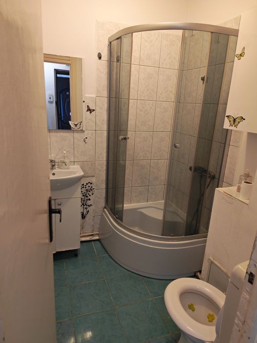 Închiriez garsonieră