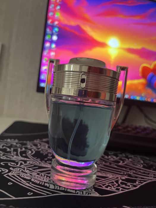 продам духи invictus