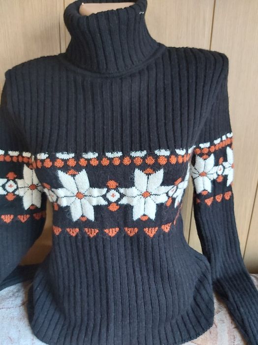 Продам свитера женские  (новые)