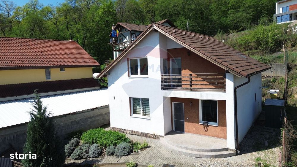 Casă cu vedere spre lac și pădure -deasupra  Barajului Ighis