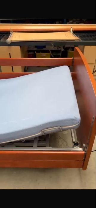 Pat medicinal cu saltea si telecomanda