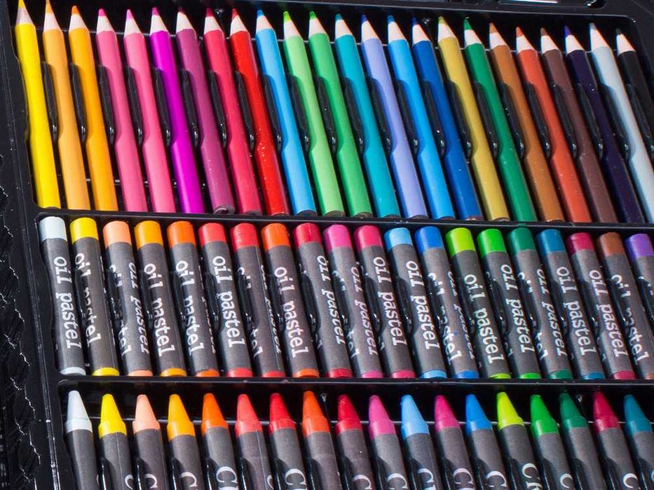 Set de desen si pictura complet 150 piese pentru copii in cutie