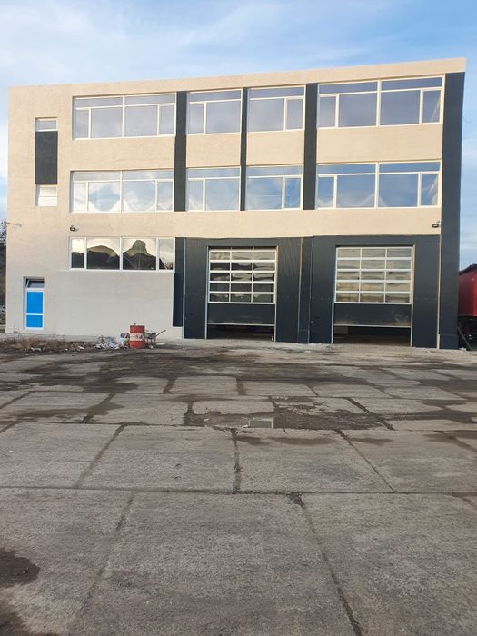 Inchiriez hala 2 intrari 220mp