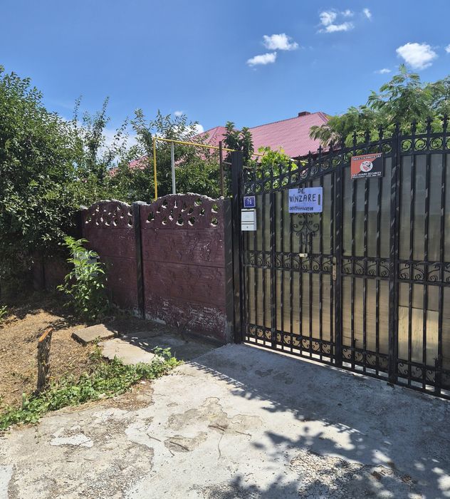 Vând casă in comuna modelu