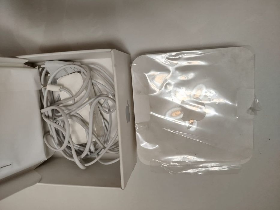 Wi-Fi маршрутизатор Apple AirPort Extreme Base