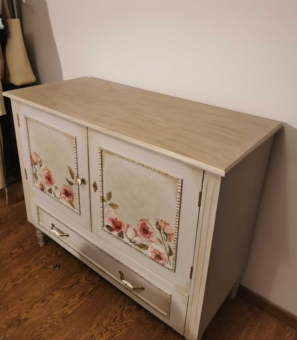 Comoda in stil shabby chic