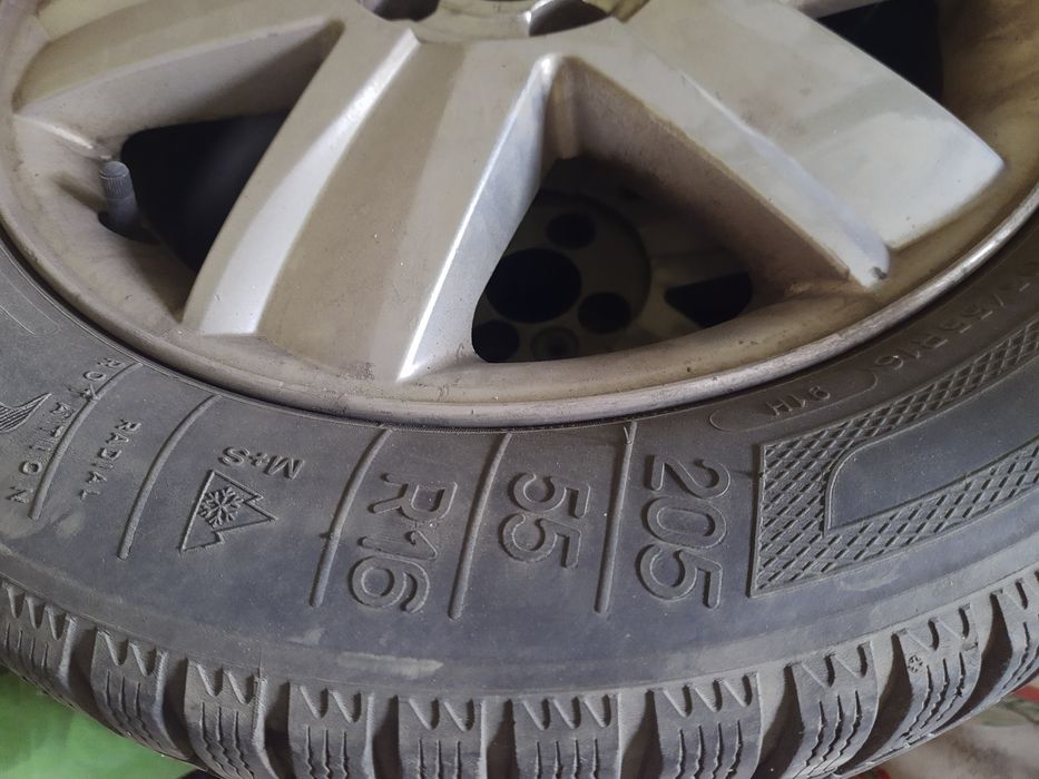 Джанти 16 4х100 със зимни гуми за Renault