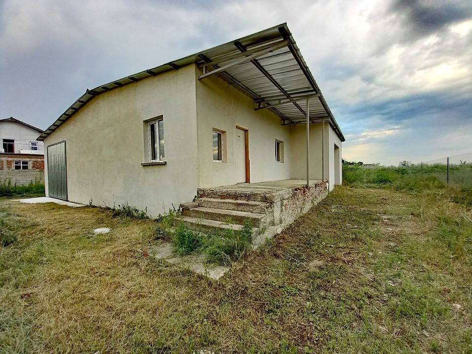 ПОД НАЕМ Промишлено помещение 2 броя Хале + офисна част Калековец