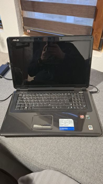 Лаптоп  ASUS  голям