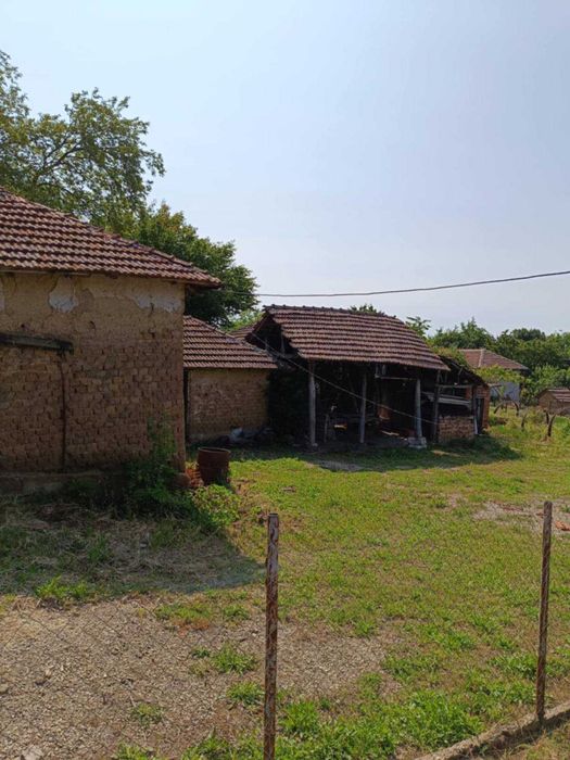 Дава се под наем Етаж от къща в с. Ковачица, Област Монтана - 1000 кв.м за 382.5 € - Снимка #4