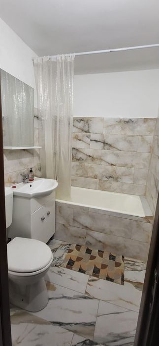 Închiriez apartament