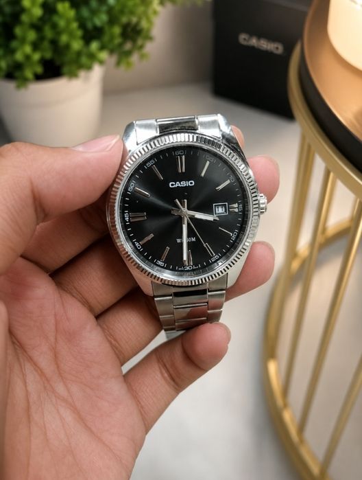Casio soat orginal holati juda alo qirilgan joylari umuman yoq