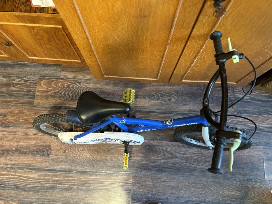 Bicicleta copii cu roti ajutatoare