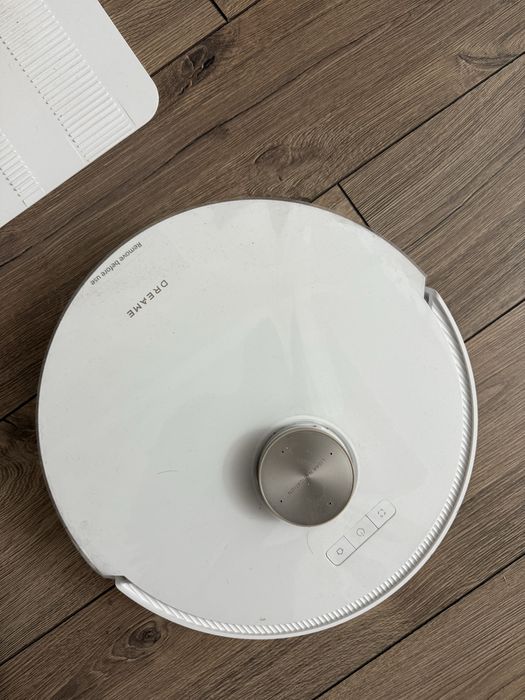 Продается робот пылесос Dreame