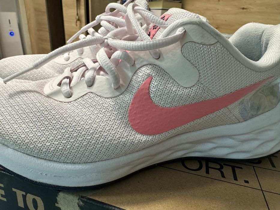 Маратонки Nike номер 38,5