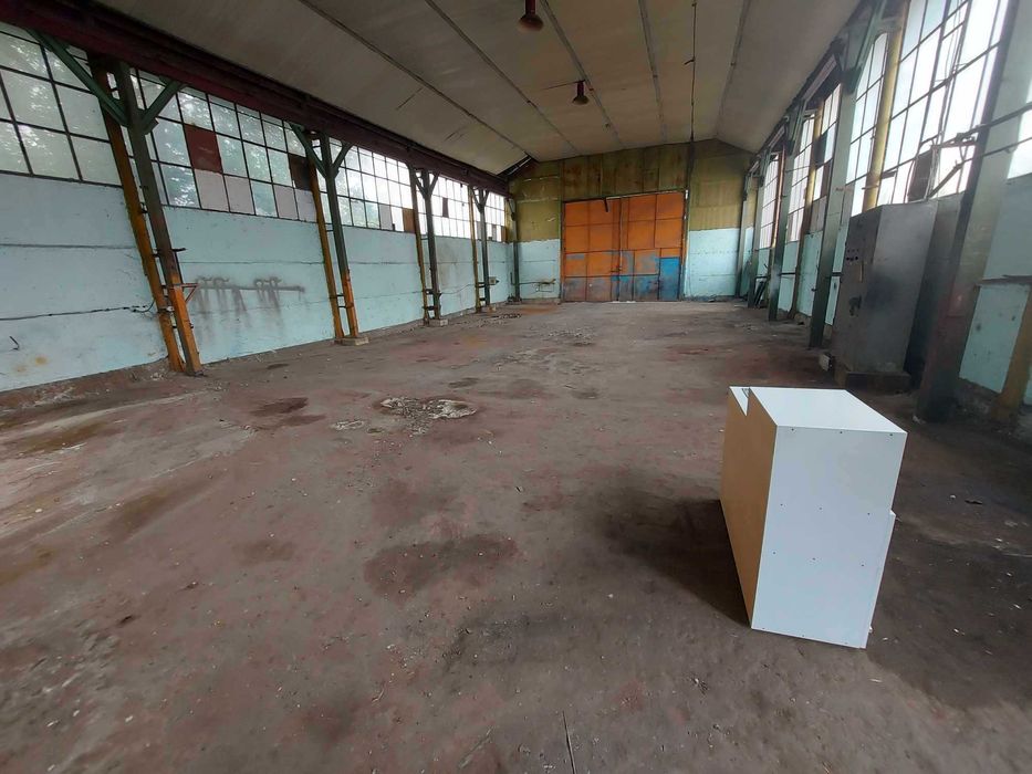 Дава се под наем Промишлена сграда в Търговище, Промишлена зона - 732 кв.м за 918 € - Снимка #1