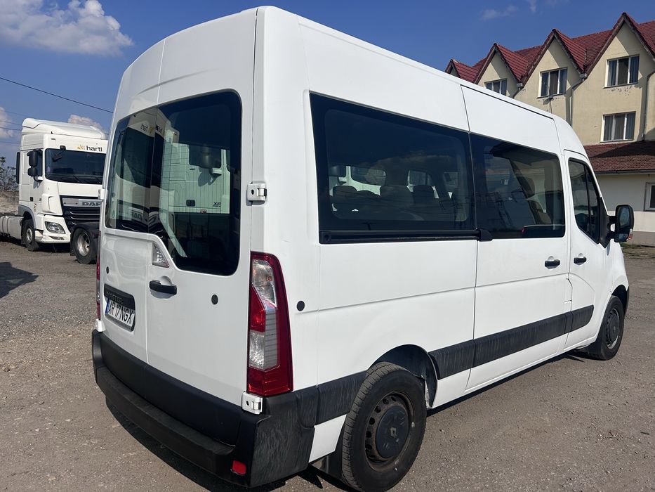 Renault Master 3 an 2018 cu 8+1 locuri