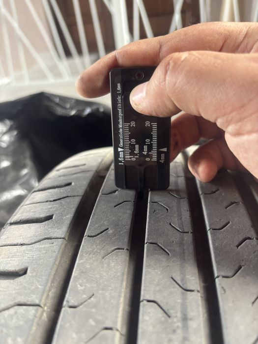 Vand 2 anvelope vara 215/60/R17 Contiental