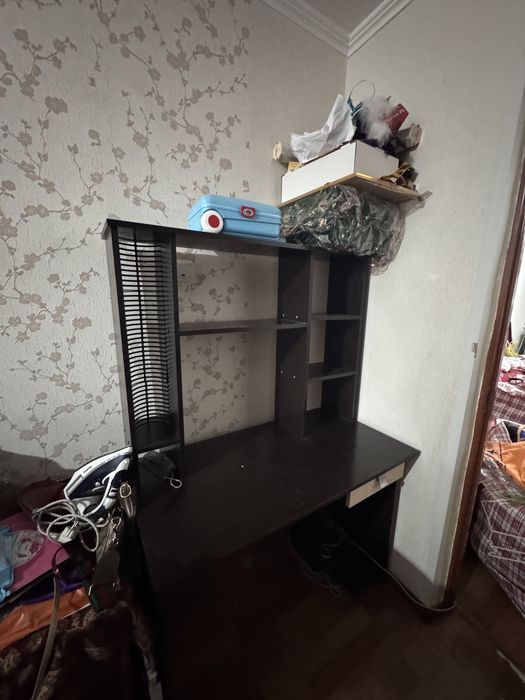 Компьютерный стол и прихошка