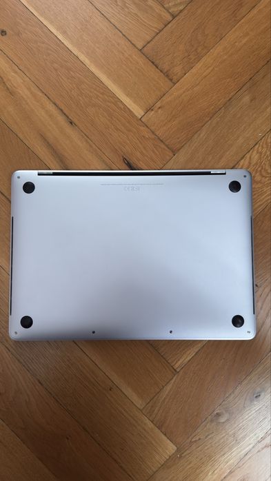 Macbook Pro i5 touchbar 2018/2019 full box